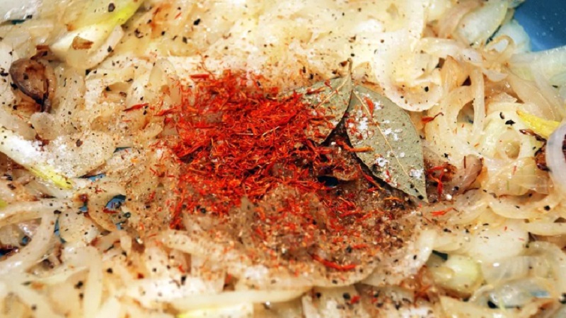 Useful properties of stewed onions for the body and the most delicious recipes