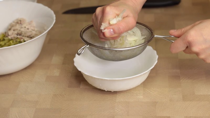 The most effective ways to remove bitterness from onions