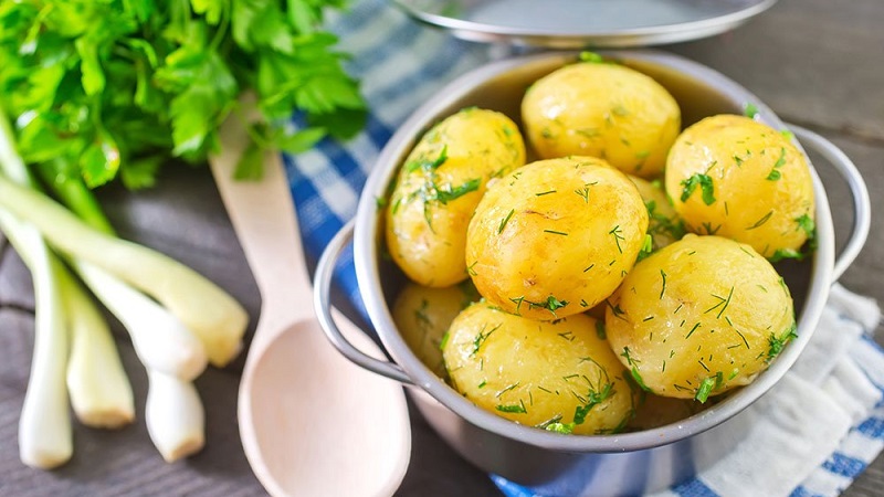 What to do if the potato bursts and cracks in the ground, why does this happen