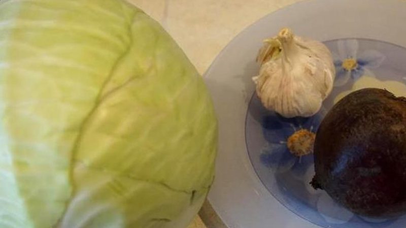 How delicious and easy to pickle cabbage for the winter with quarters of cabbage