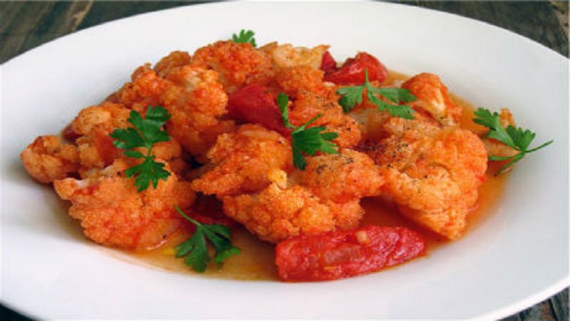 The best recipes for harvesting cabbage in tomato juice for the winter without sterilization