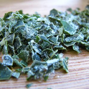 Is it possible to store parsley in the freezer: how to freeze it correctly for the winter