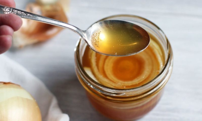 The healing properties of onions with honey: the best recipes for baby cough