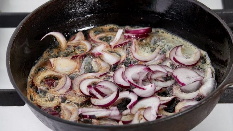 What happens if you fry red onion instead of white and is it possible to do this