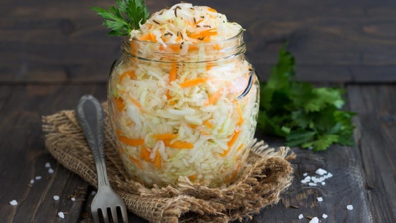 What is healthier: sauerkraut or salted cabbage, and how they differ