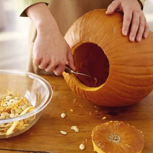 Step-by-step instructions on how to peel a pumpkin: an algorithm of actions and life hacks for softening a tough peel