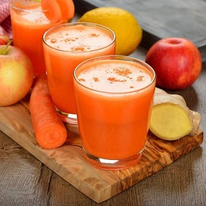How to prepare juice from apples and carrots from a juicer for the winter