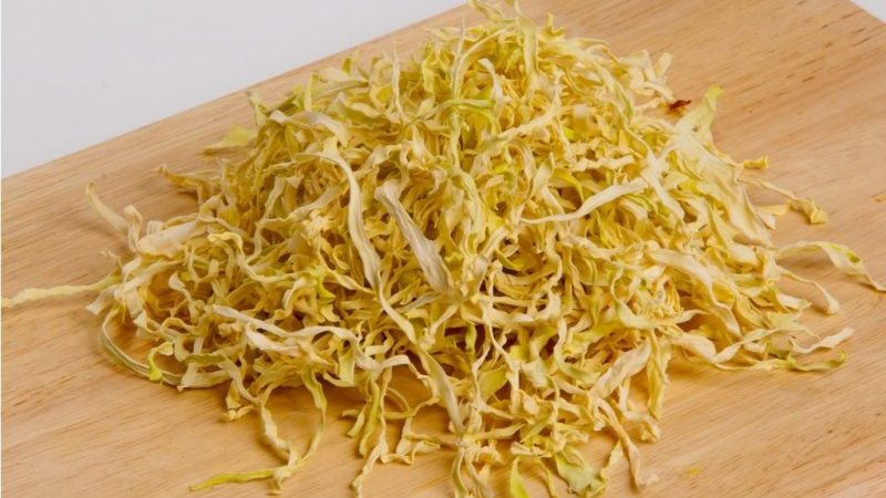 How to prepare dried cabbage and where to use such a preparation