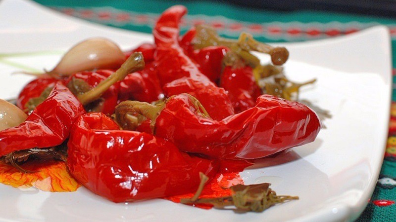 How to salt hot peppers for the winter without sterilization: the best recipes and recommendations for closing jars