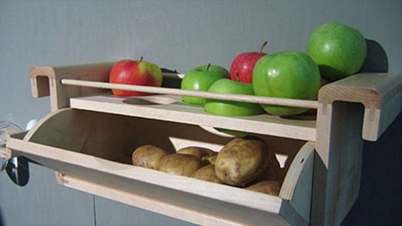 What is the maximum shelf life of potatoes and how to extend it