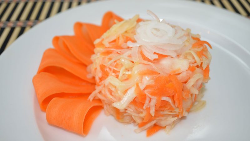 The best recipes for pickled cabbage with horseradish from experienced housewives