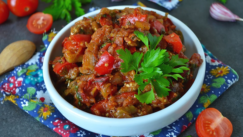 The best recipes for the winter without sterilization: eggplant caviar.