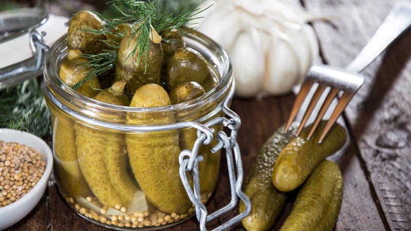 The best recipes for cooking cucumbers with mustard for the winter in jars in a cold way
