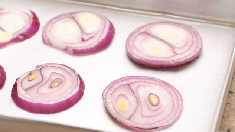 Top tips: how to properly dry onions after harvesting from the garden