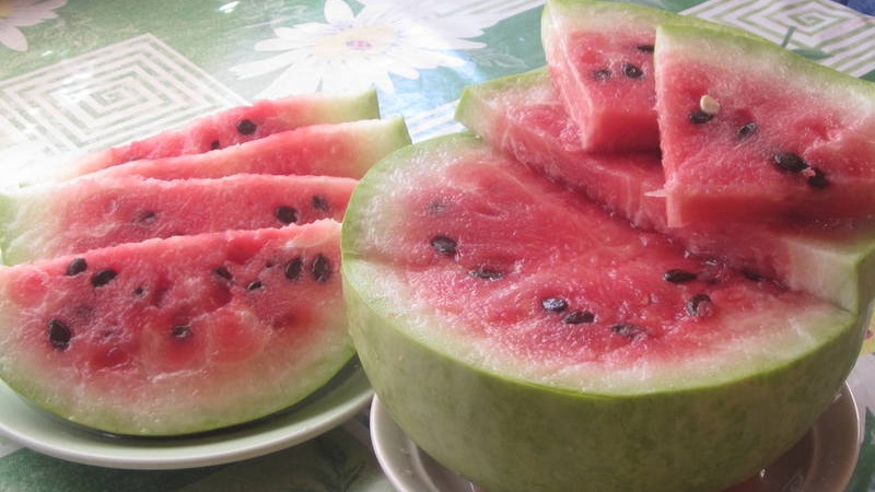 Is it possible to eat pink watermelon and why is it so