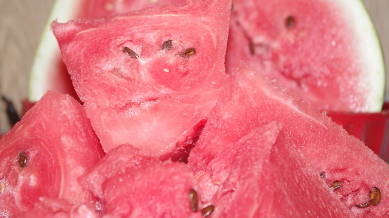Is it possible to eat pink watermelon and why is it so