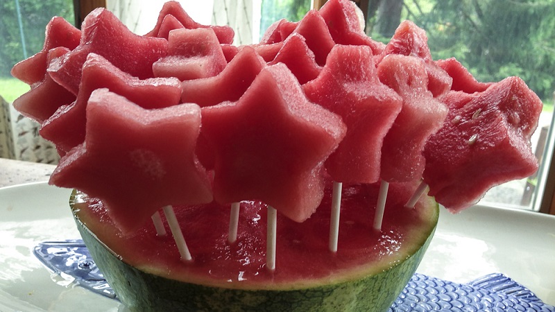 Is it possible to freeze a watermelon and how to do it in different ways