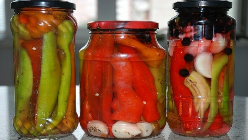 Cold pickled hot peppers in vinegar: the best recipes and tips from experienced housewives
