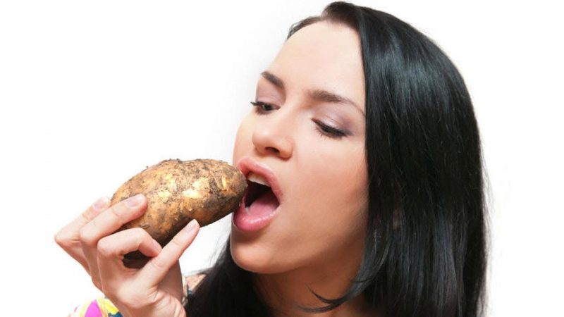 What does raw potatoes help from and is it possible to eat them