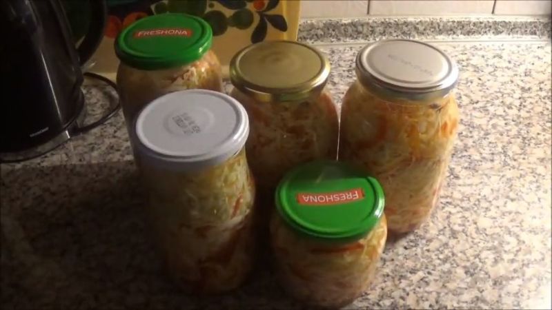 Reasons why sauerkraut darkens and what to do to avoid it