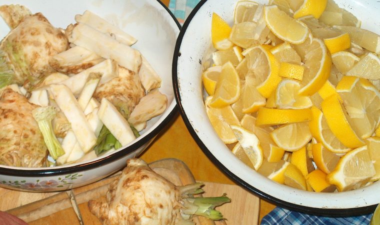Useful properties of a medicinal mixture based on honey, lemon and celery root