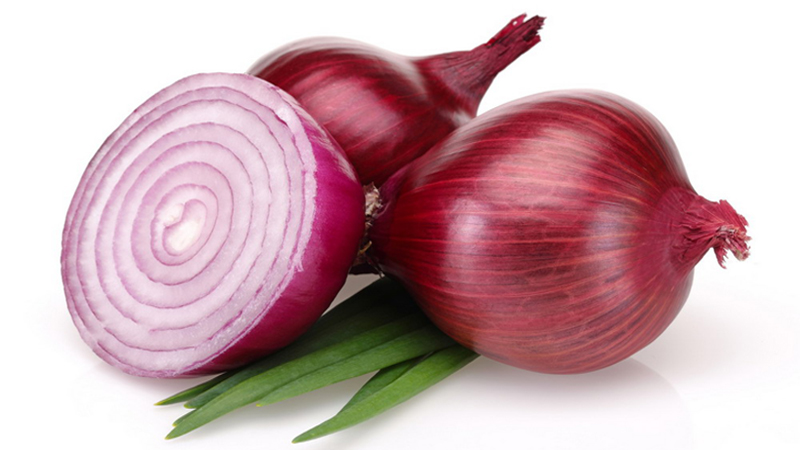 The benefits and harms of red onions for the human body