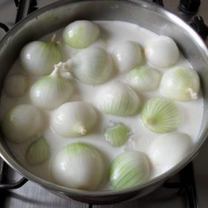 Does milk with onions help cough and how to use it correctly