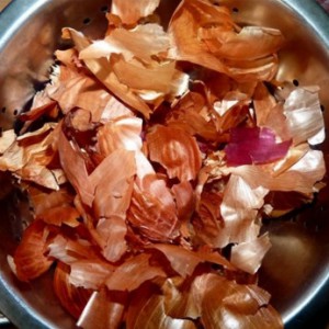 How to cure 100 diseases: the use of onion peels in traditional medicine