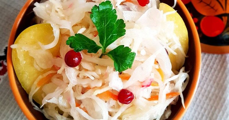 Delicious recipes for sauerkraut with apples for the winter