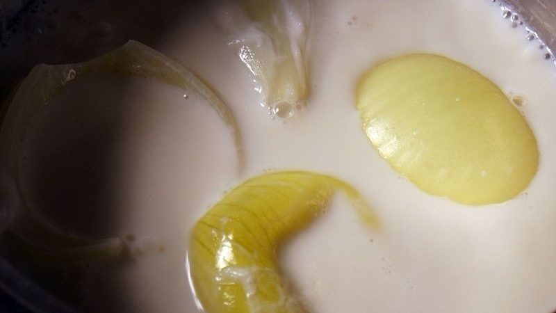 The best recipes with onions and milk for baby cough