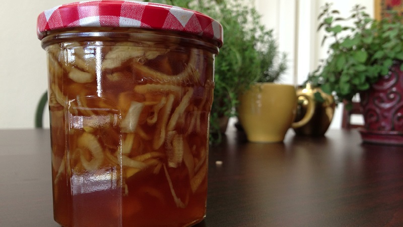 Save kids from coughing: the best onion-based recipes