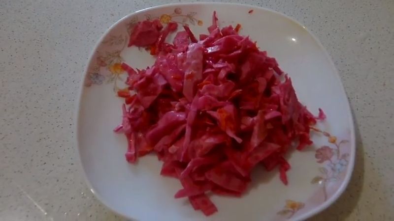 Delicious sauerkraut recipes with beets without vinegar