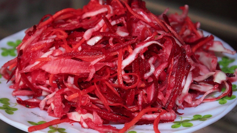 Delicious sauerkraut recipes with beets without vinegar