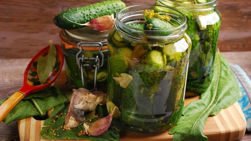 A delicious recipe for the winter: crispy pickled gherkins as in the store in a 1 liter jar