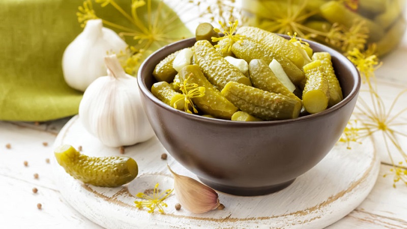 A delicious recipe for the winter: crispy pickled gherkins as in the store in a 1 liter jar