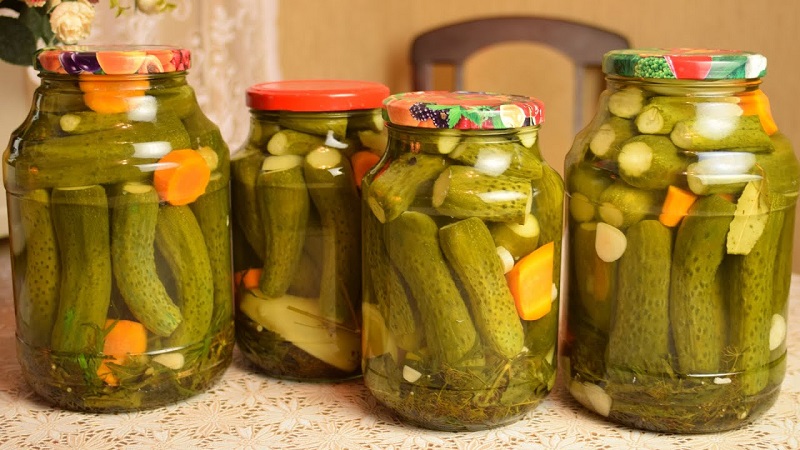 A delicious recipe for the winter: crispy pickled gherkins as in the store in a 1 liter jar