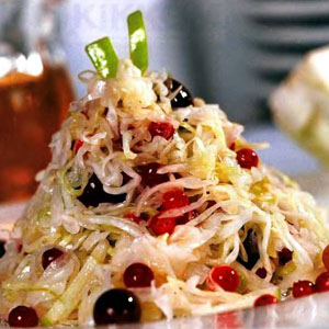 We prepare delicious sauerkraut with cranberries at home