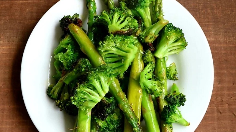 Simple and delicious do-it-yourself broccoli blanks for the winter