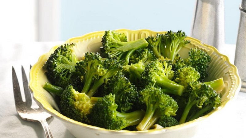 Simple and delicious do-it-yourself broccoli blanks for the winter