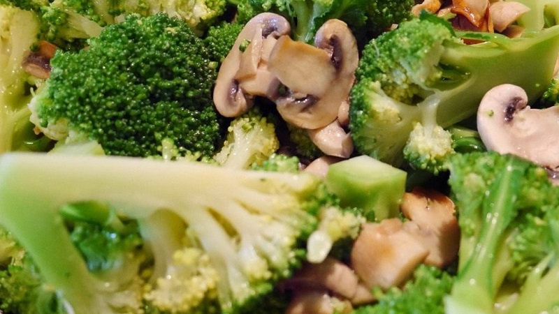 Simple and delicious do-it-yourself broccoli blanks for the winter
