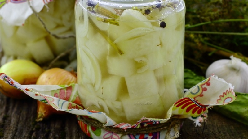 Delicious do-it-yourself preparations: recipes for cooking kohlrabi cabbage for the winter