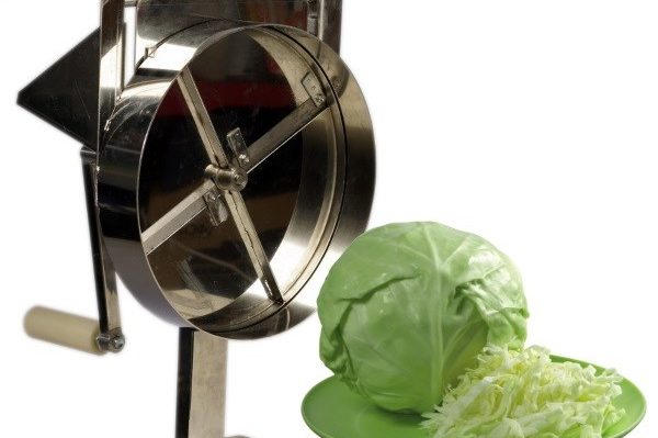Instructions on how to properly salt cabbage for the winter in a saucepan with the addition of different ingredients