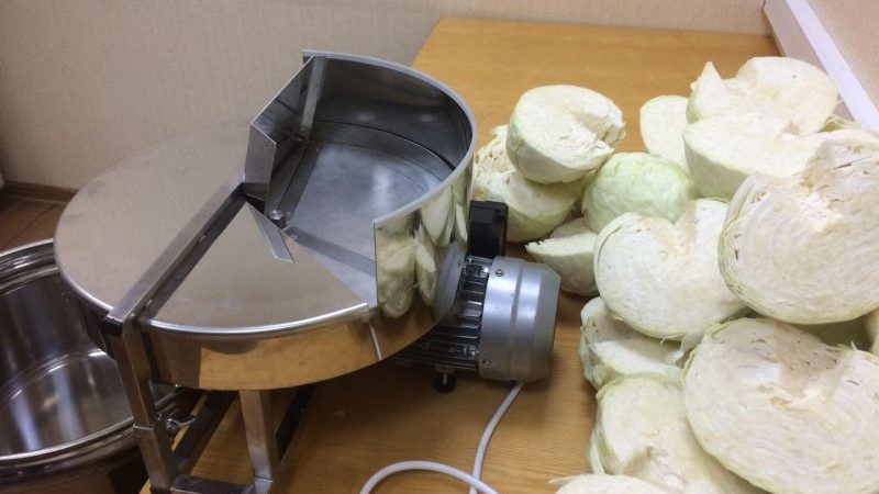 Instructions on how to properly salt cabbage for the winter in a saucepan with the addition of different ingredients