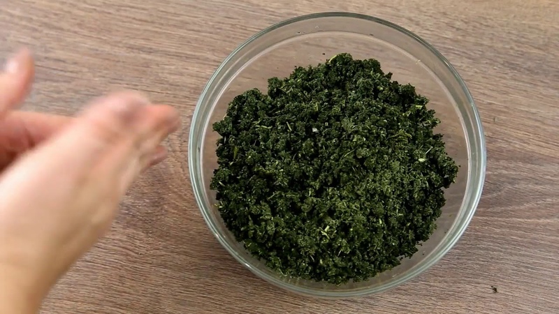 A step-by-step guide to fermenting currant leaves for tea at home