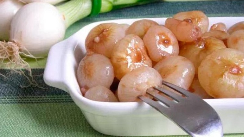 How to cook onions correctly and how much: a beginner's guide