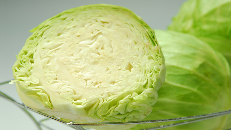 How to cook sauerkraut with lingonberries