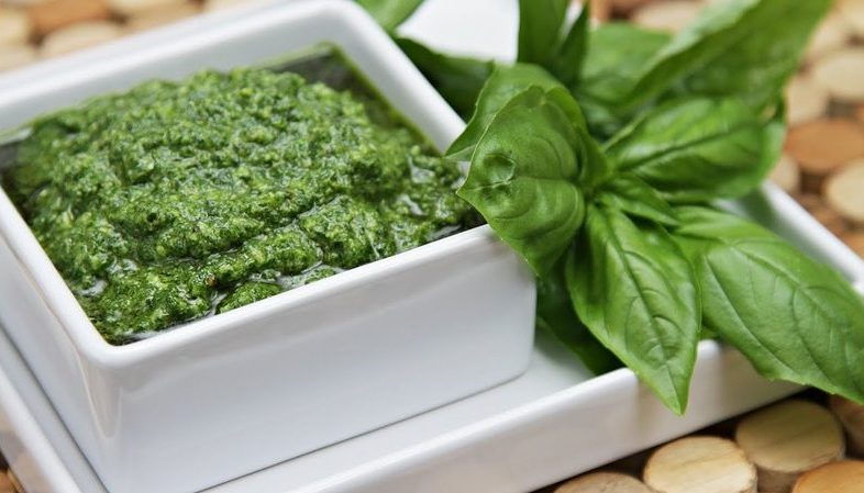 How to properly prepare basil for the winter at home in different ways