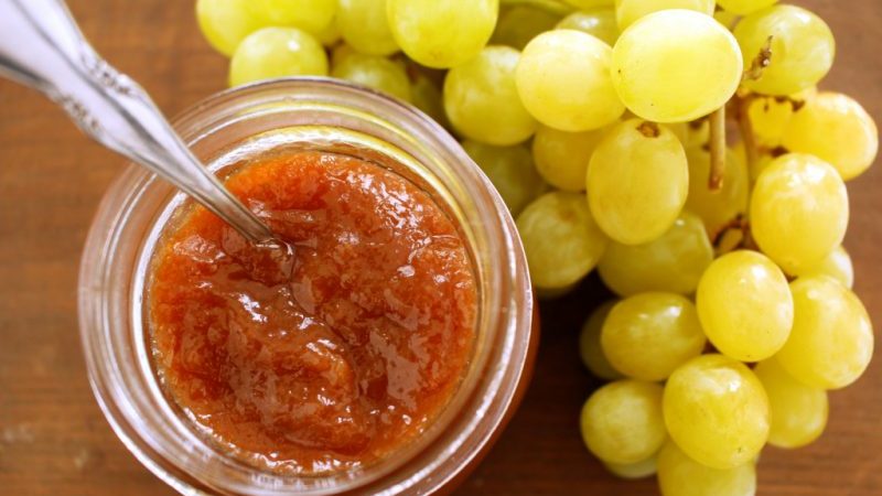 How to properly freeze grapes for the winter in the freezer and is it possible to do it