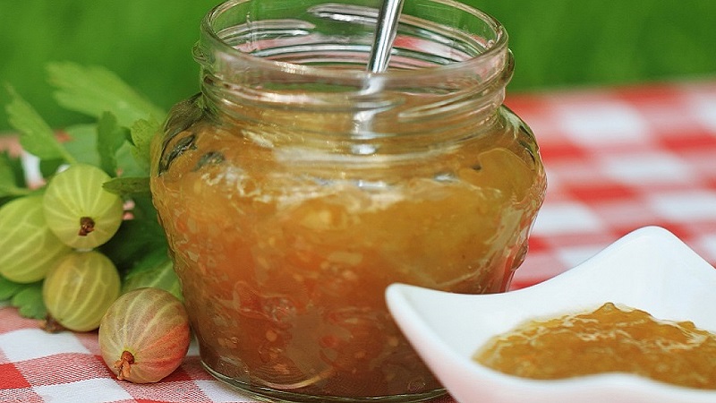 How to properly freeze gooseberries for the winter in the freezer: the best ways