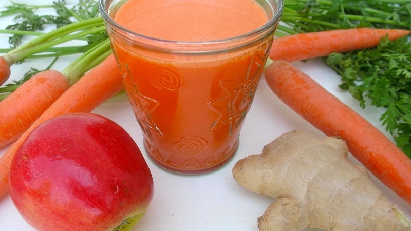 How to make delicious and healthy carrot and apple juice